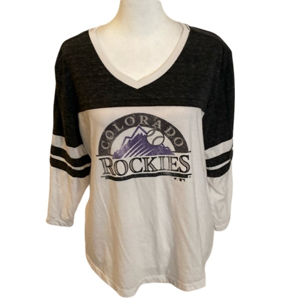 Fanatics 3/4 sleeve tee. Size XL. Colorado Rockies. baseball. V neck. White/gray